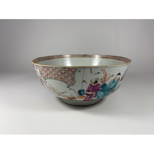 479 - A LATE 18/19TH CENTURY CHINESE EXPORT PORCELAIN BOWL WITH FIGURAL DESIGN, DIAMETER 20CM