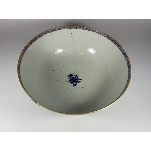 482 - A LATE 18/19TH CENTURY CHINESE EXPORT AMORIAL FRUIT BOWL, A/F, DIAMETER 29CM