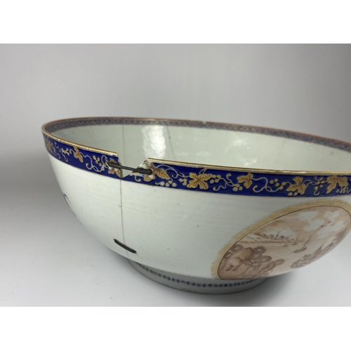 482 - A LATE 18/19TH CENTURY CHINESE EXPORT AMORIAL FRUIT BOWL, A/F, DIAMETER 29CM