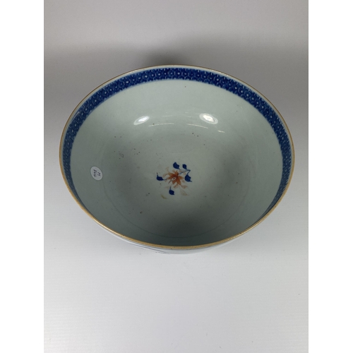 484 - A CHINESE QING EXPORT PORCELAIN IMARI FLORAL DESIGN FRUIT BOWL, DIAMETER 26CM