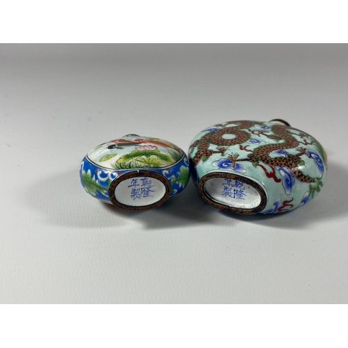 489 - A PAIR OF CHINESE ENAMEL DESIGN SNUFF BOTTLES WITH FOUR CHARACTER MARK TO BASE, HEIGHT OF LARGEST 7.... 