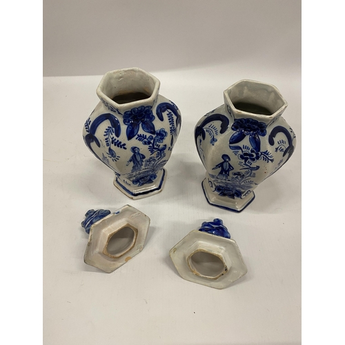 16 - A PAIR OF DELFT BLUE & WHITE POTTERY LIDDED VASES, HEIGHT 17CM