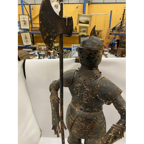17 - A LARGE DECORATIVE METAL MODEL OF A KNIGHT IN ARMOUR, HEIGHT 89.5CM