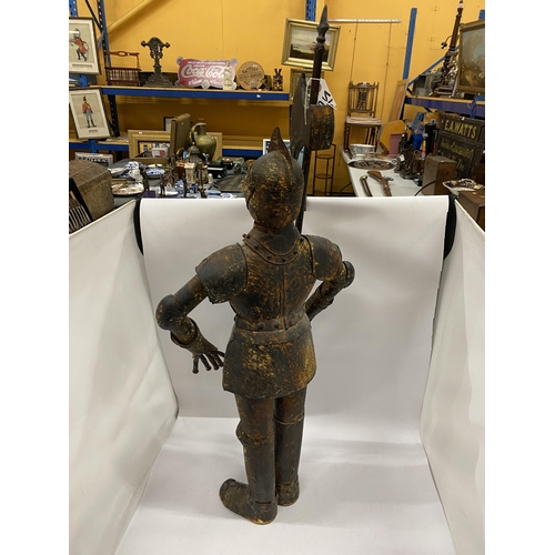 17 - A LARGE DECORATIVE METAL MODEL OF A KNIGHT IN ARMOUR, HEIGHT 89.5CM