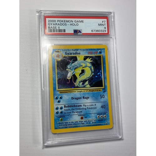 48 - A PSA 2000 GYARADOS 7/130 BASE SET 2 POKEMON CARD - GRADED 9