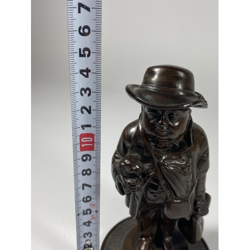 5 - A BRONZE MODEL OF A GENTLEMAN WITH LIFT UP HAT, HEIGHT 14CM