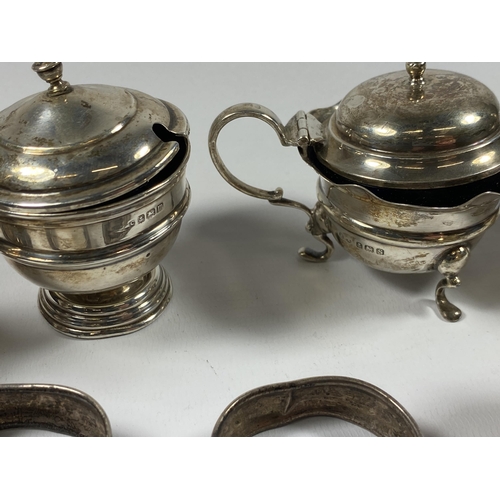 623 - A COLLECTION OF HALLMARKED SILVER ITEMS, CONDIMENT SET, SMALL TROPHY AND A/F NAPKIN RINGS