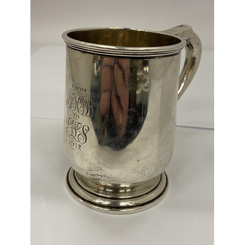 65 - A BIRMINGHAM HALLMARKED SILVER TANKARD / MUG