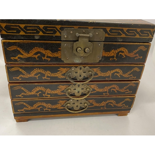 71 - AN ORIENTAL INLAID DRAGON DESIGN JEWELLERY CABINET, 20 X 25 X 19CM