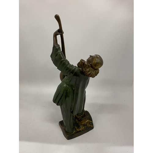 79 - A COLD PAINTED BRONZE MODEL OF A JESTER MUSICIAN, HEIGHT 43CM