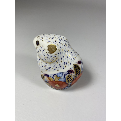 833 - A ROYAL CROWN DERBY POPPY MOUSE WITH GOLD STOPPER