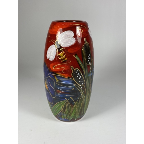 835 - A HANDPAINTED AND SIGNED IN GOLD ANITA HARRIS BEE VASE