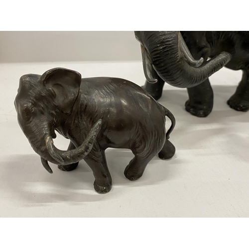 84 - A SET OF THREE VINTAGE SPELTER/LEAD ELEPHANT MODELS, HEIGHT 19CM