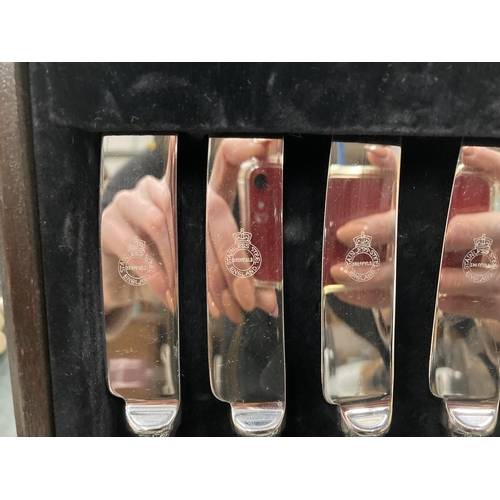 155 - A CANTEEN OF SHEFFIELD CUTLERY IN A MAHOGANY BOX