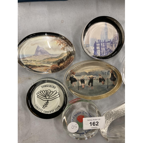 162 - A QUANTITY OF GLASS PAPERWEIGHTS TO INCLUDE YORKSHIRE AND LANCASHIRE CRICKET CLUB, ETC