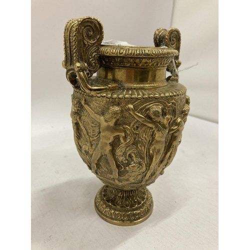 176 - A BRASS GRECIAN STYLE URN WITH CLASSICAL DECORATION HEIGHT 16CM