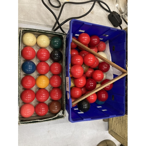 180 - A LARGE QUANTITY OF SNOOKER AND POOL BALLS WITH A TRIANGLE AND CHALK