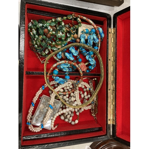 198 - A JEWELLERY BOX WITH COSTUME JEWELLERY