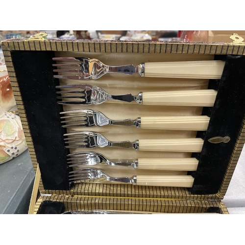 917 - A BOXED SET OF FISH KNIVES AND FORKS AND A BOXED SERVING SET