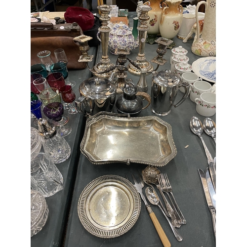 920 - VARIOUS SILVER PALTED ITEMS TO INCLUDE A CANDLEABRA, CANDLESTICKS, HANDLES TRAY, TEA AND COFFEE POTS... 