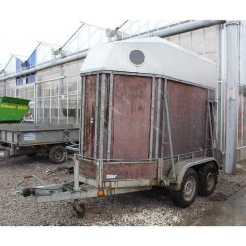 237 - HORSE BOX  + VAT