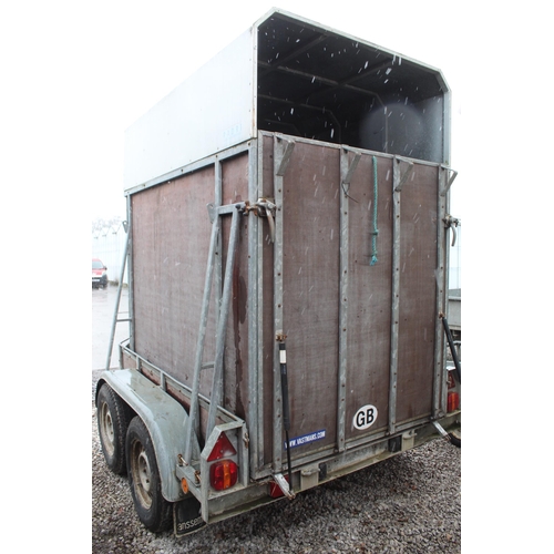 237 - HORSE BOX  + VAT