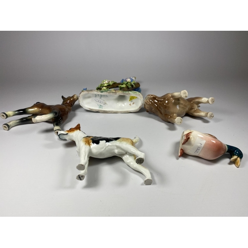 785 - A MIXED GROUP OF CERAMICS TO INCLUDE ROYAL DOULTON DOG, CROWN STAFFORDSHIRE HAND PAINTED BIRD ETC