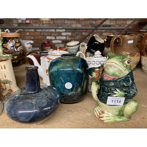 1114 - A QUANTITY OF STUDIO POTTERY STYLE CERAMICS TO INCLUDE A FROG STORAGE JAR, TEAPOTS AND VASES