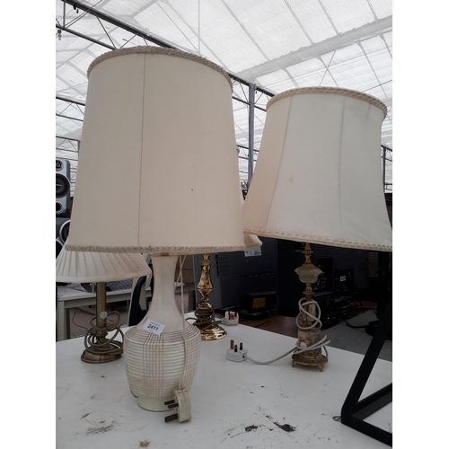 2411 - AN ASSORTMENT OF TABLE LAMPS WITH SHADES