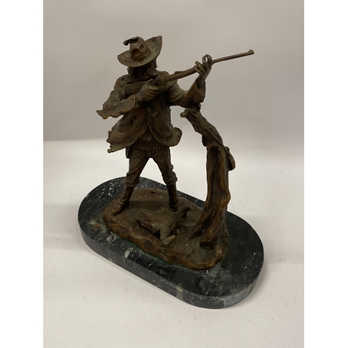 94 - A BRONZE MODEL OF A HUNTING STATUE, SIGNED G.M RUSSEL, HEIGHT 31CM