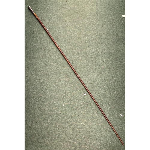 111 - A HALLMARKED SILVER BARKER, LONDON, HORSE & CARRIAGE STICK, LENGTH 134CM