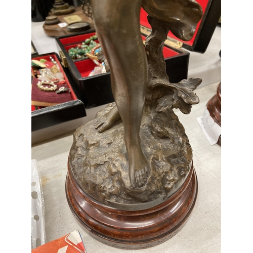 191 - A PAIR OF EARLY 20TH CENTURY FRENCH BRONZED SPELTER FIGURES OF ART NOVEAU LADIES ON WOODEN STANDS SI... 