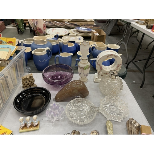 266 - VARIOUS ITEMS TO INCLUDE GLASSWARE AND CERAMICS