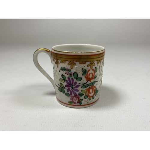 312 - A MINIATURE 19TH CENTURY CHINESE EXPORT PORCELAIN TANKARD, HEIGHT 4CM