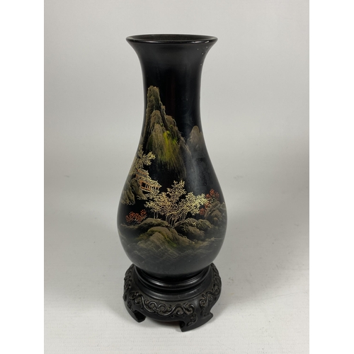 362 - A MID 20TH CENTURY CHINESE FUZHOU BLACK LACQUERED GILT DESIGN VASE ON STAND, HEIGHT 21CM