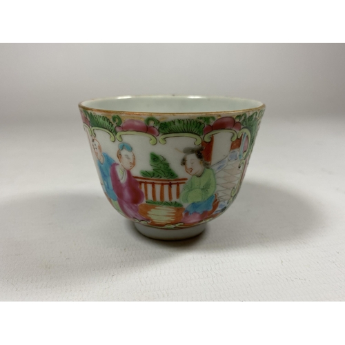 412 - A 19TH CENTURY CHINESE CANTON FAMILLE ROSE TEABOWL, HEIGHT 5CM