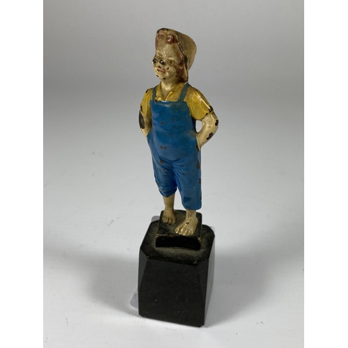 838 - A COLD CAST MODEL OF A BOY ON MARBLE BASE, HEIGHT 12.5CM