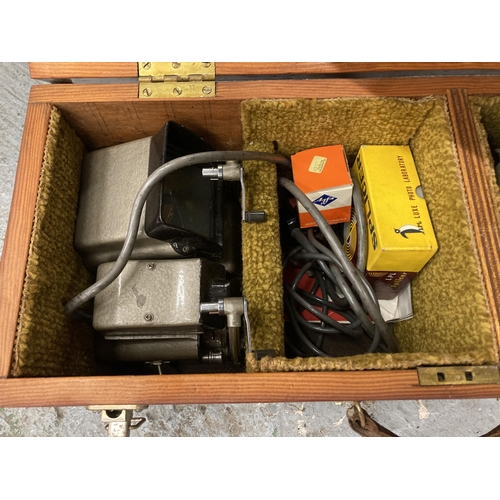 1191 - A CINE CAMERA IN A WOODEN CARRY BOX