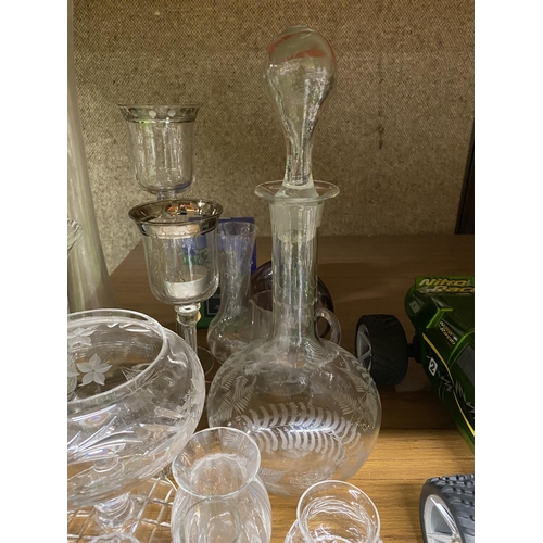 1336 - A QUANTITY OF GLASSWARE TO INCLUDE DECANTER, CANDLE STICKS, VASES, VILLEROY & BOCH PLATES ETC.,