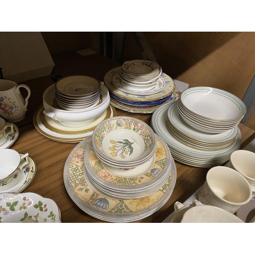 1340 - A LARGE QUANTITY OF DINNER, CABINET, SALAD PLATES ETC., TO INCLUDE WEDGWOOD GARDEN MAZE, ROYAL DOULT... 