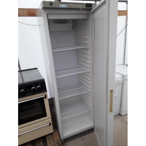 2351 - A WHITE LEC INDUSTRIAL UPRIGHT FRIDGE