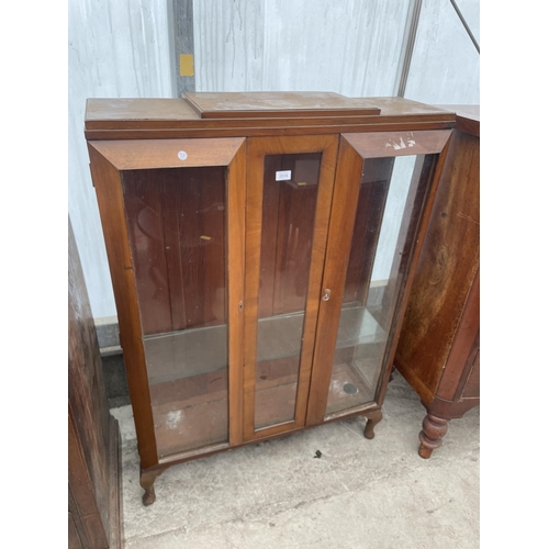 2518 - A SHINY WALNUT ART DECO DISPLAY CABINET ON CABRIOLE LEGS, 36