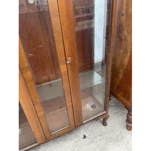 2518 - A SHINY WALNUT ART DECO DISPLAY CABINET ON CABRIOLE LEGS, 36