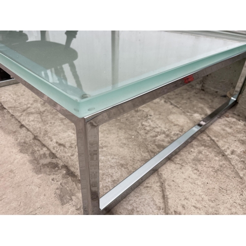 2539 - A MODERNIST LOW COFFEE TABLE ON POLISHED CHROME FRAME WITH THICK FROSTED GLASS TOP, 26