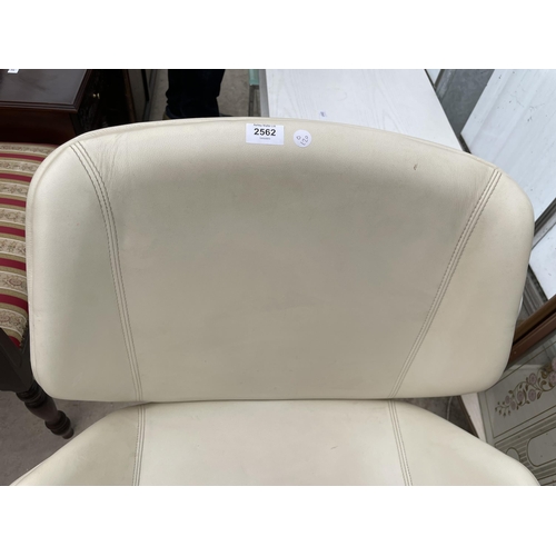 2562 - A 'BOSS' DESIGN 'KRUZE' SWIVEL CHAIR