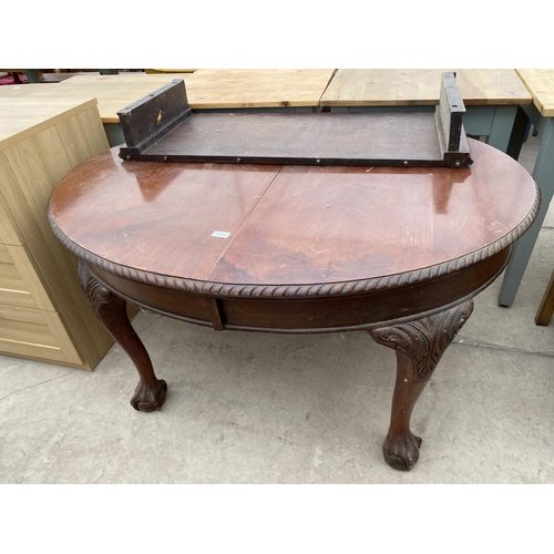 2660 - AN EARLY 20TH CENTURY MAHOGANY WIND-OUT DINING TABLE, 52X41