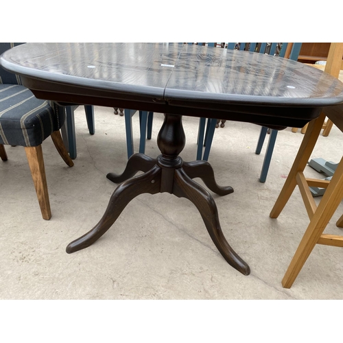 2736 - AN 'ERCOL CHESTER' ELM EXTENDING DINING TABLE ON PEDESTAL BASE, 41X35