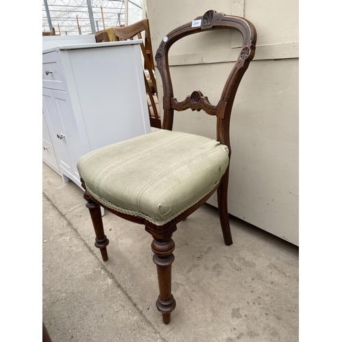 2741 - A VICTORIAN PARLOUR CHAIR