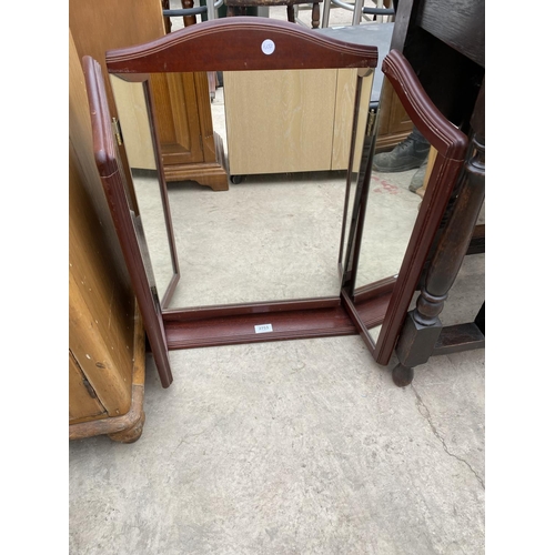 2753 - A MODERN TRIPLE DRESSING MIRROR