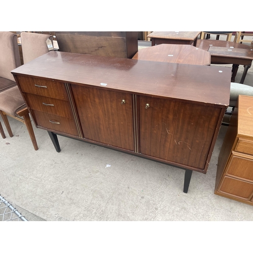 2884 - A RETRO TEAK SIDEBOARD ENCLOSING TWO CUPBOARDS AND THREE DRAWERS, WITH BRASS KNOBS AND DECORATIVE ST... 